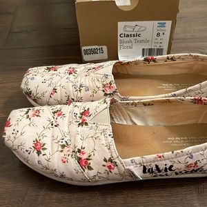 Blush flower Toms shoes